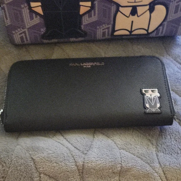 Karl Lagerfeld Black and Cream Graphic Shoulder Bag And Wallet - Picture 2 of 4